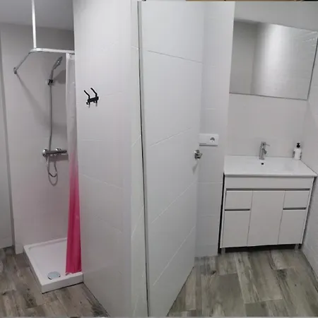 Home-castillo,2 Banos-bathrooms