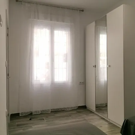 Home-castillo,2 Banos-bathrooms